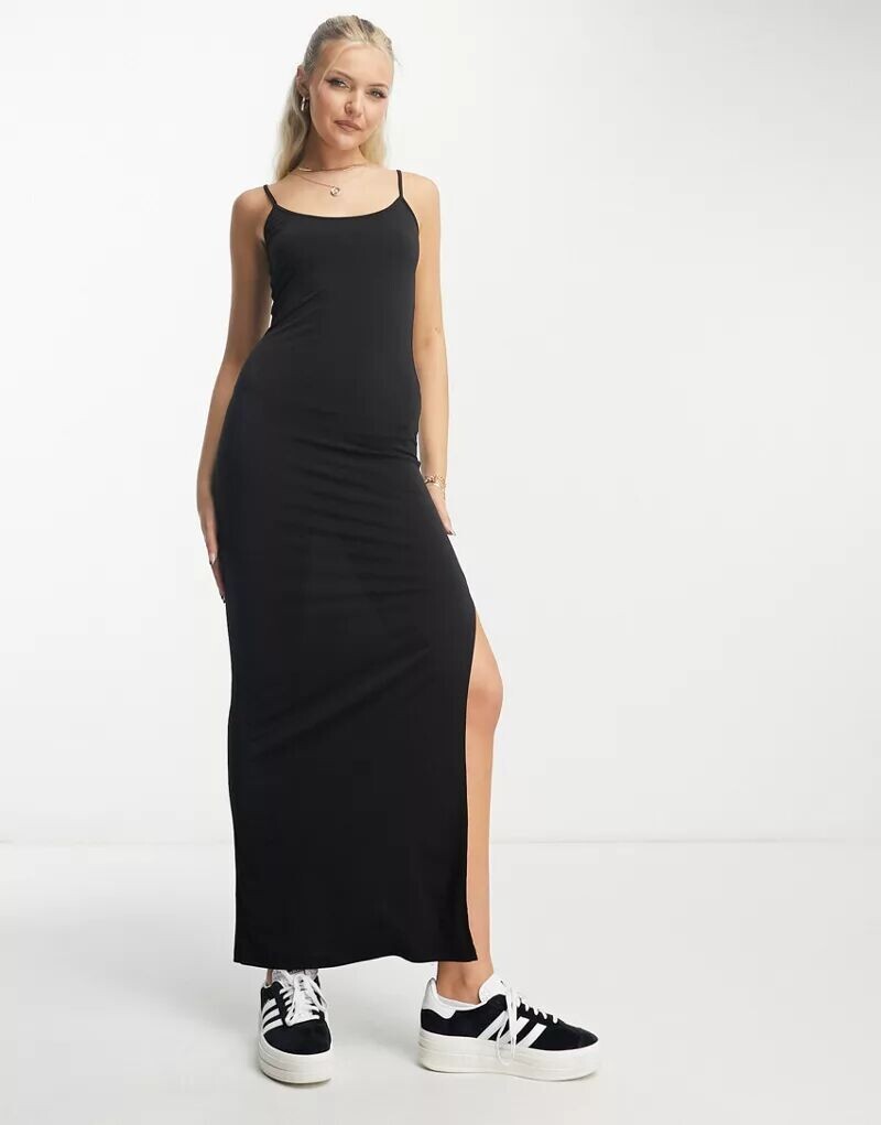 

Черное супермягкое платье макси Stradivarius