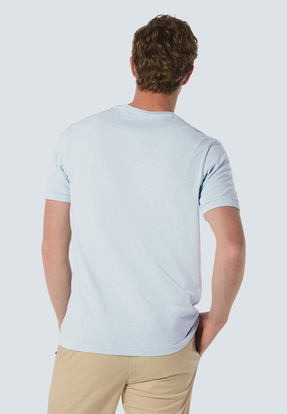

Базовая футболка ROUND NECK WITH ROLLED SLEEVE CUFFS AND SUBTLE LOGO NO EXCESS, светло-голубой
