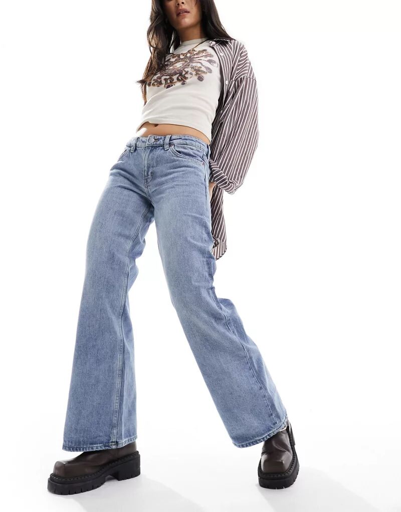 Голубые широкие джинсы с заниженной талией Monki Imoo