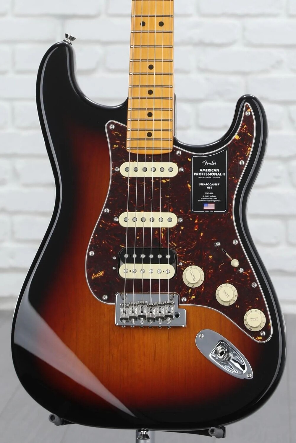 

Fender American Professional II Stratocaster HSS — 3 цвета Sunburst с кленовой накладкой на гриф
