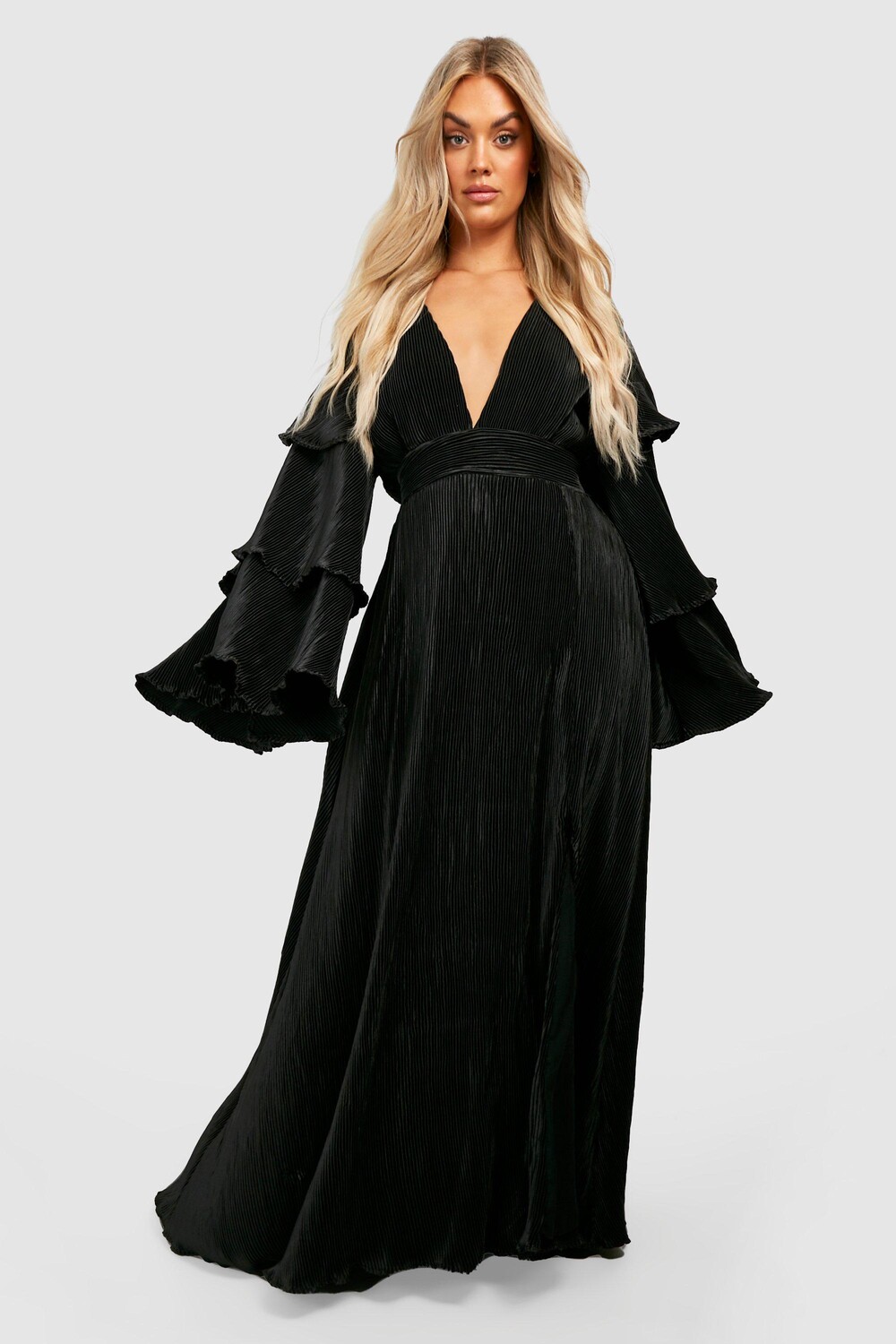 

Плюс многослойное платье макси с рукавами с рюшами boohoo, черный