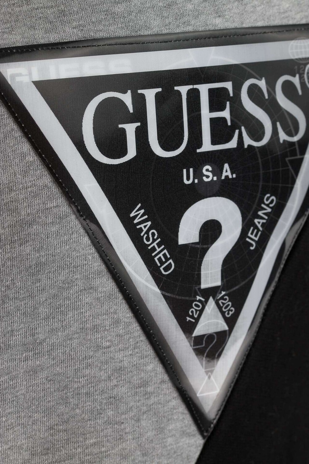 

Двухцветное худи GUESS