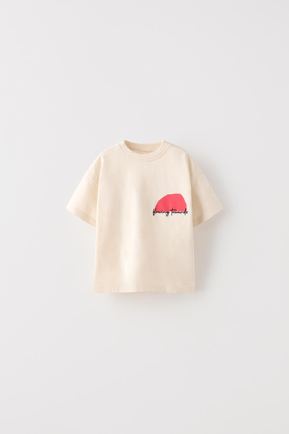 

Футболка с принтом и вышиванным слоганом ZARA, экрю