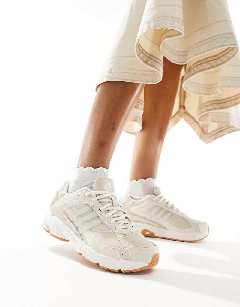 

Бежевые кроссовки adidas Originals Response CL с резиновой подошвой