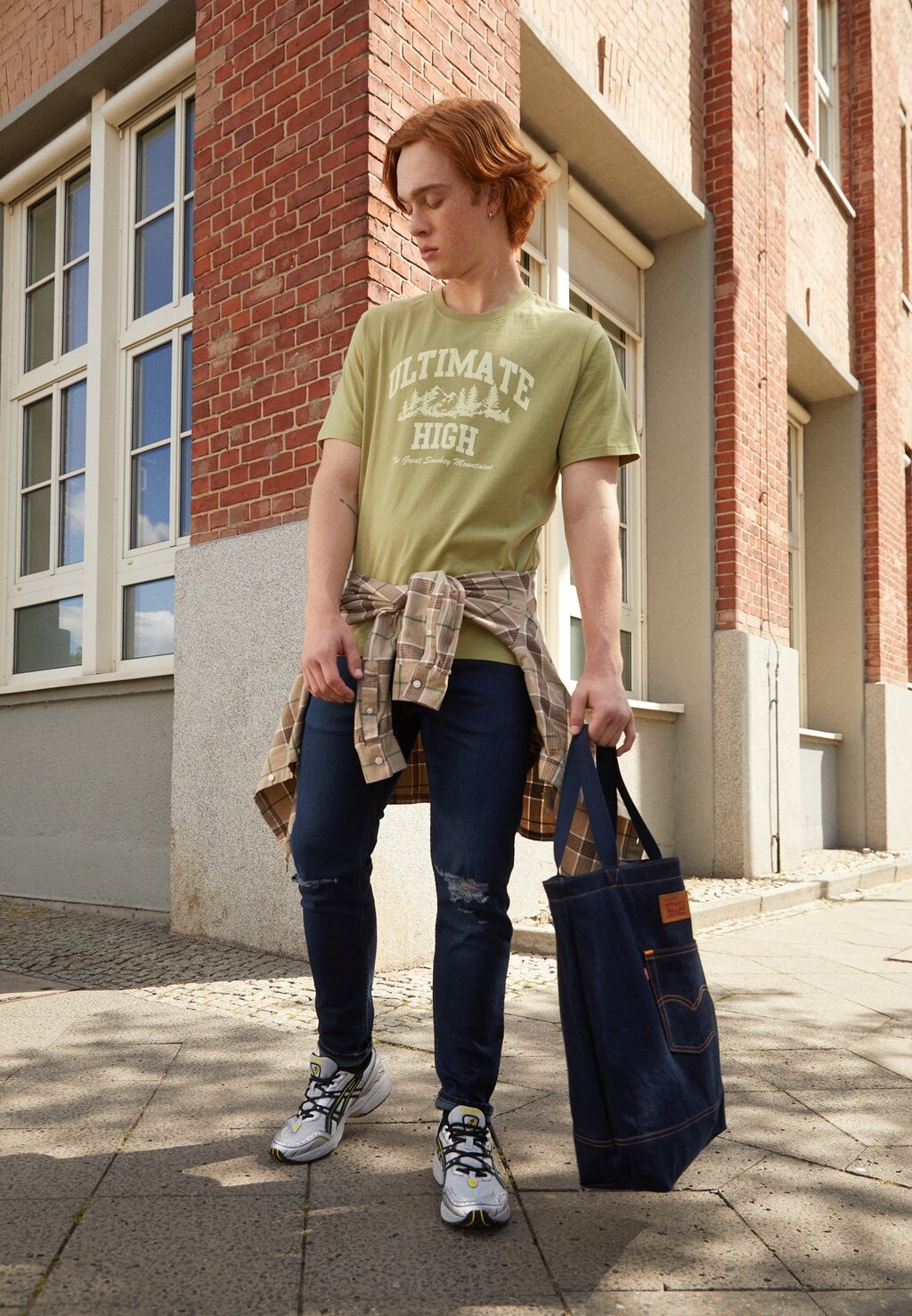 

Футболка с принтом Levi's, оливковый, Зеленый
