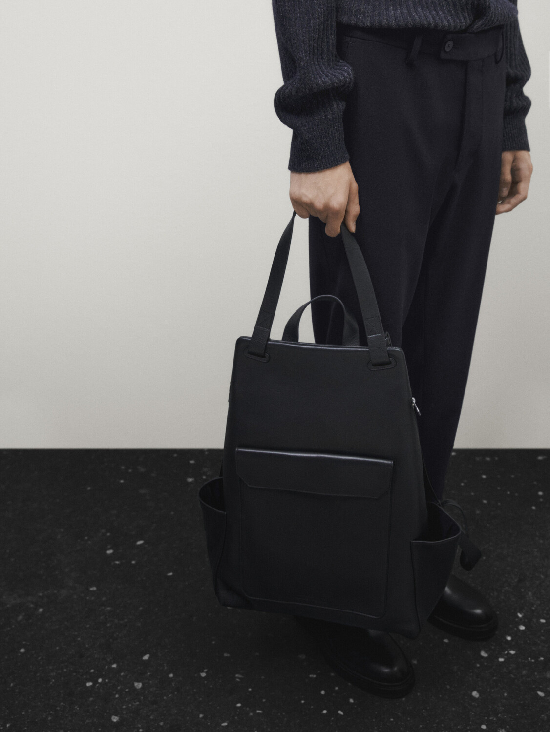 

Черный кожаный рюкзак Massimo Dutti, черный