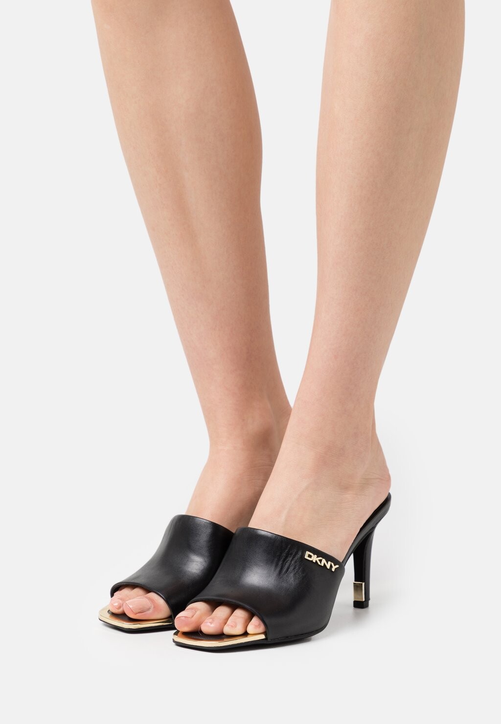 

Шлепанцы DKNY, черный