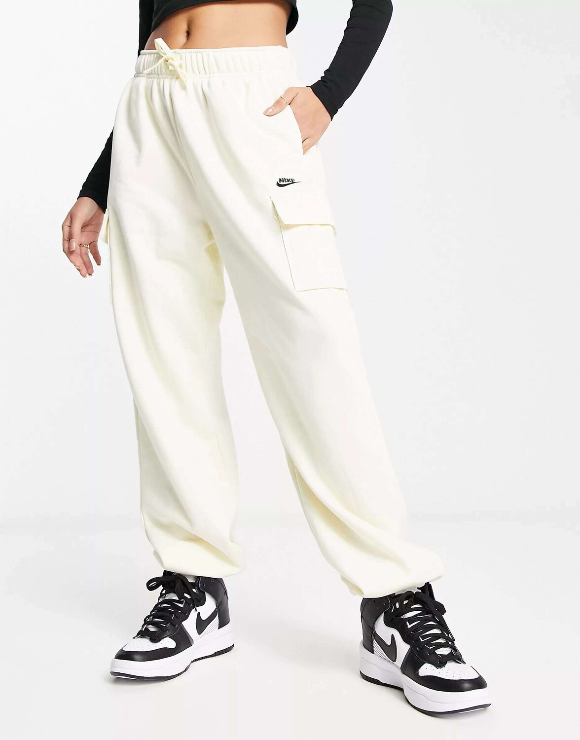 

Джоггеры-карго Nike Club из кокосового молока