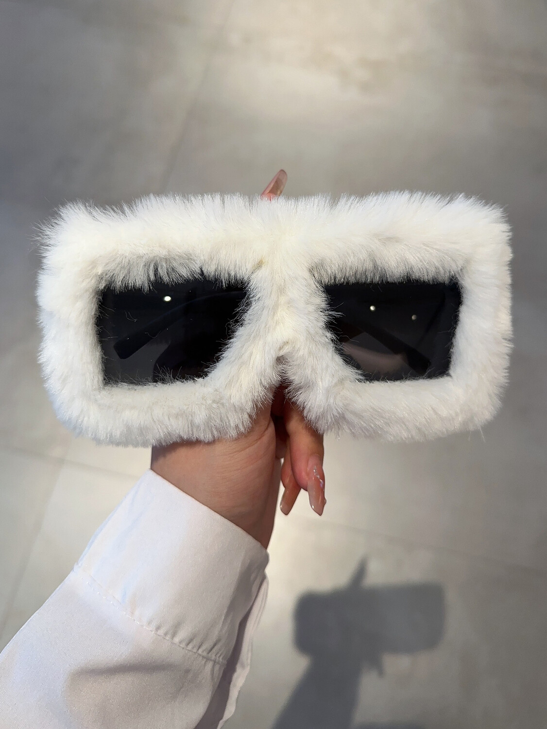 

Солнцезащитные очки Fuzzy в квадратной оправе, белый