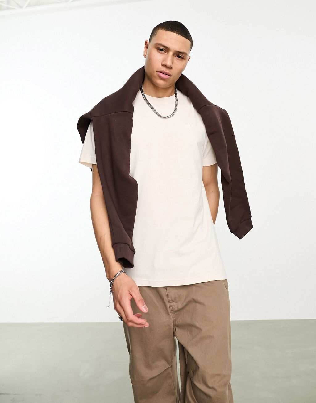 

Белоснежная футболка с маленьким логотипом adidas Originals Trefoil Essentials