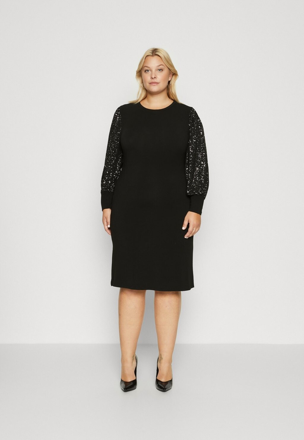 

Платье ONLY Carmakoma CARFOILA O NECK DRESS, цвет black/silver