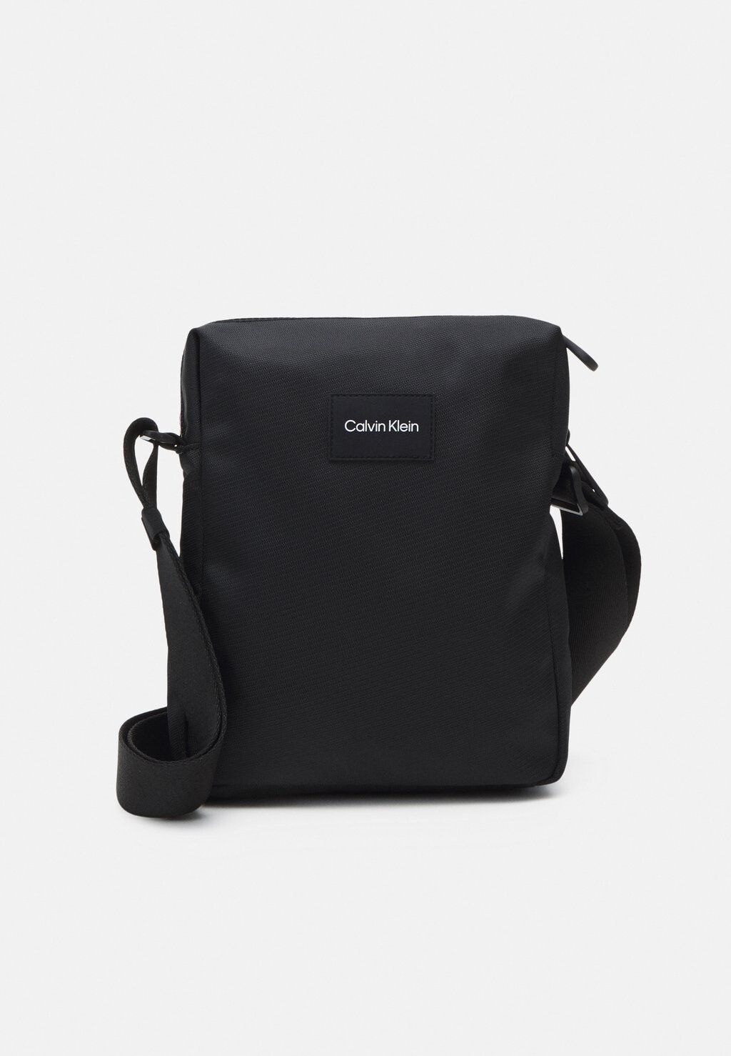 

Сумка через плечо Calvin Klein, черный
