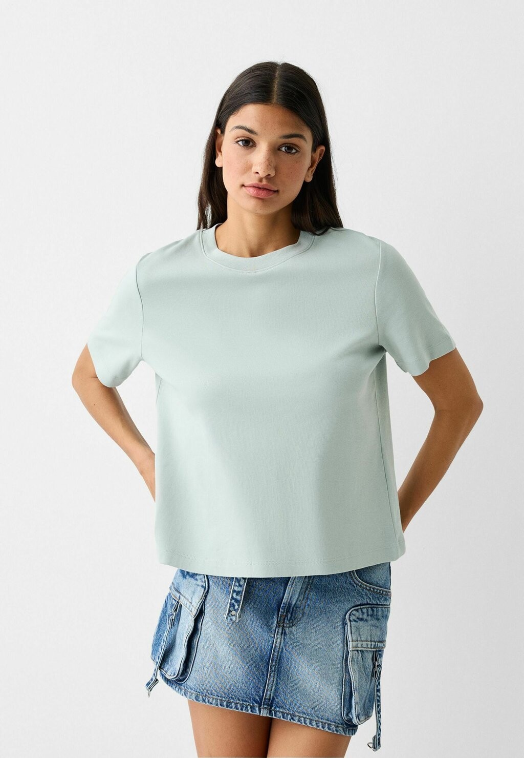 

Базовая футболка SHORT SLEEVE Bershka, цвет green