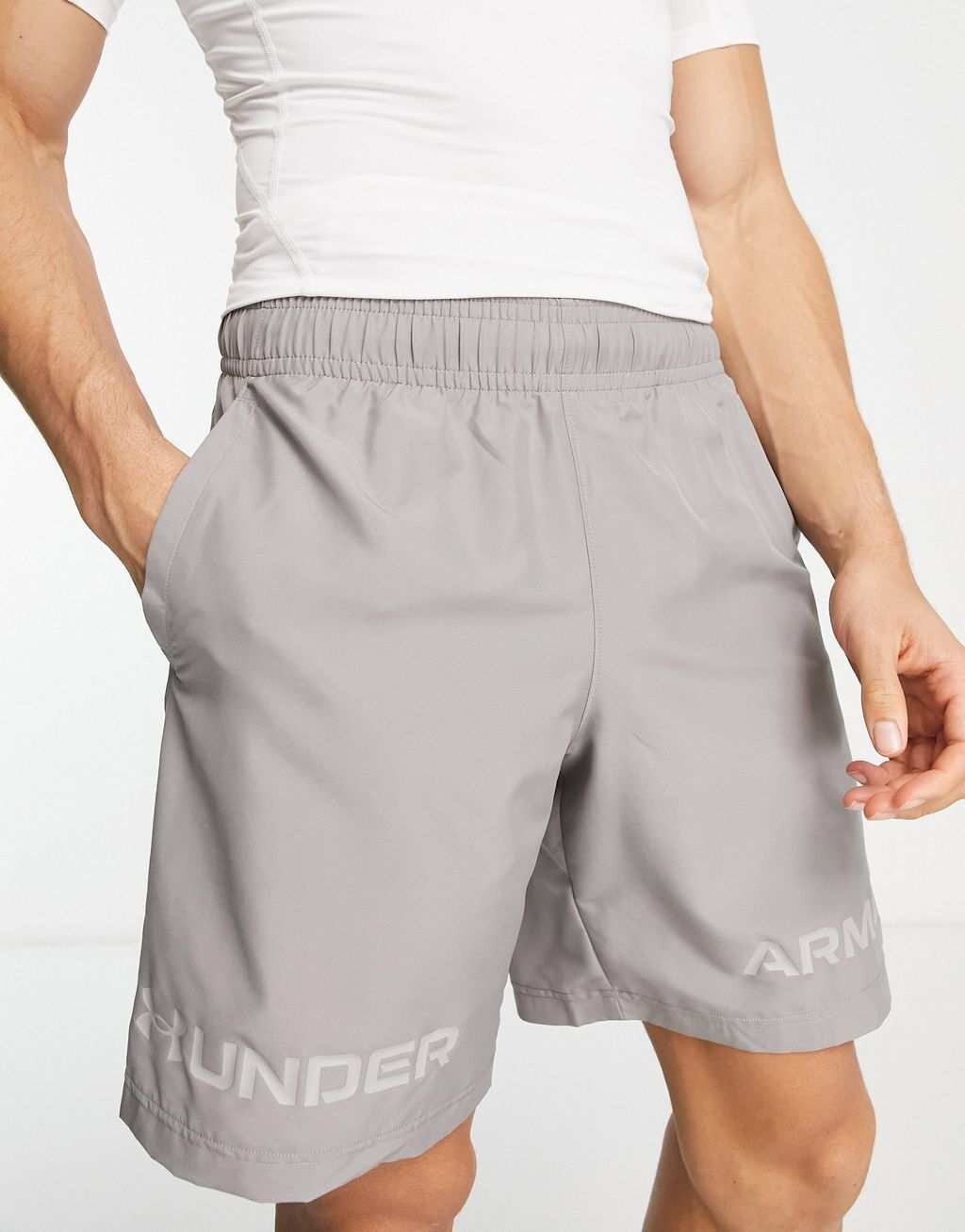 

Серые шорты с тканым рисунком и надписью Under Armour Training