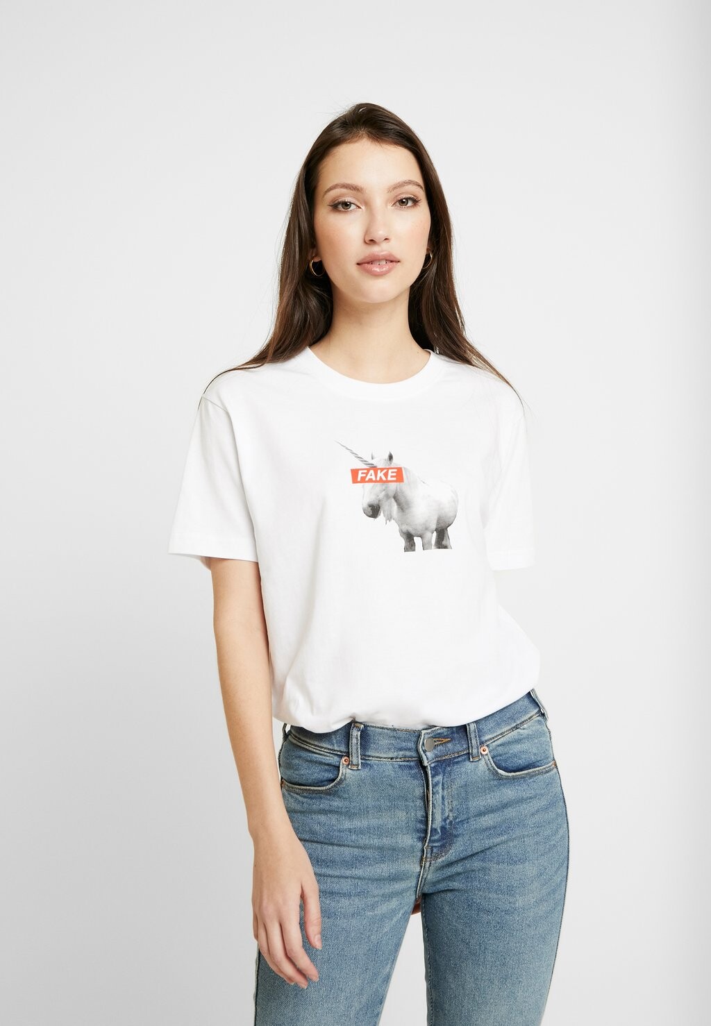 

Футболка с принтом LADIES FAKE UNICORN TEE Mister Tee, белый