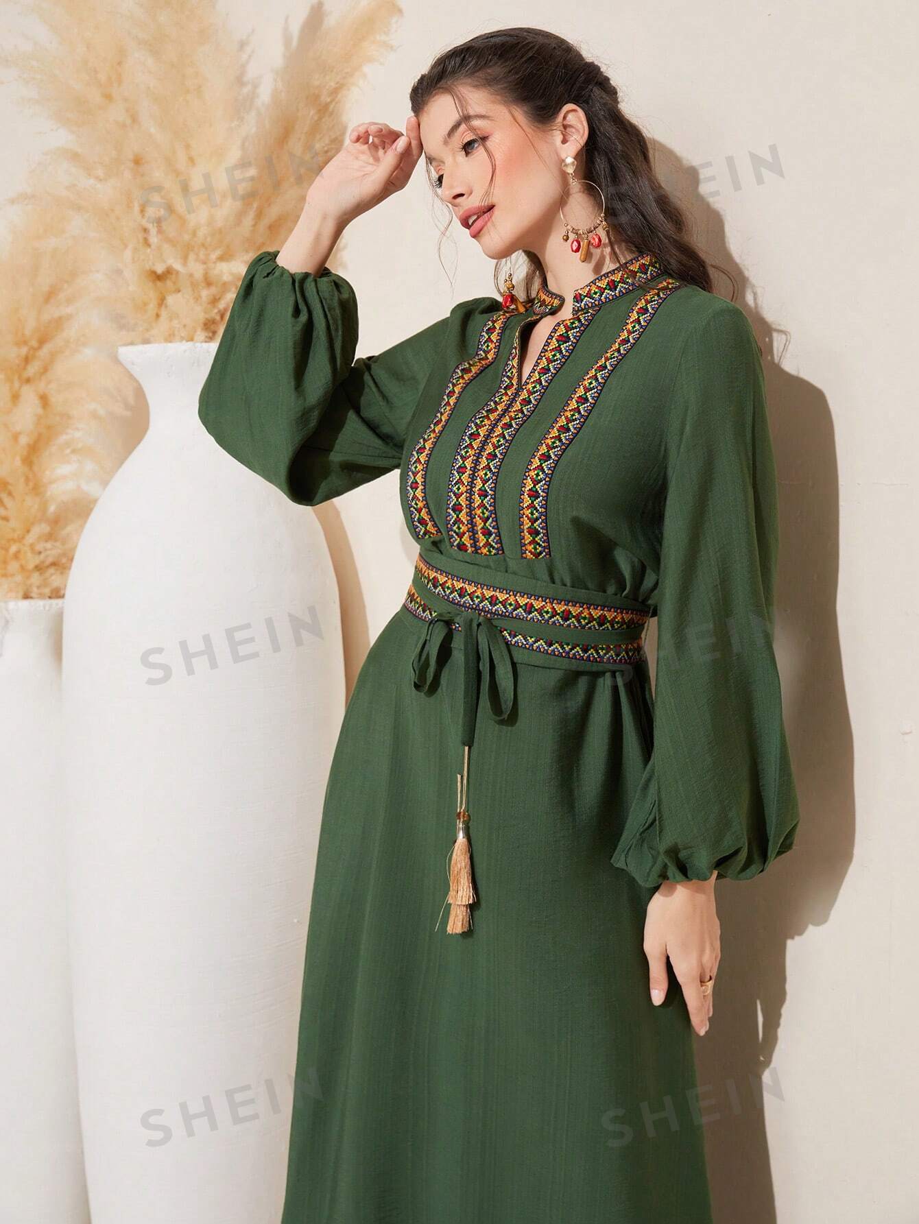 цена SHEIN Mulvari Женское платье с вырезом и геометрическим узором, зеленый