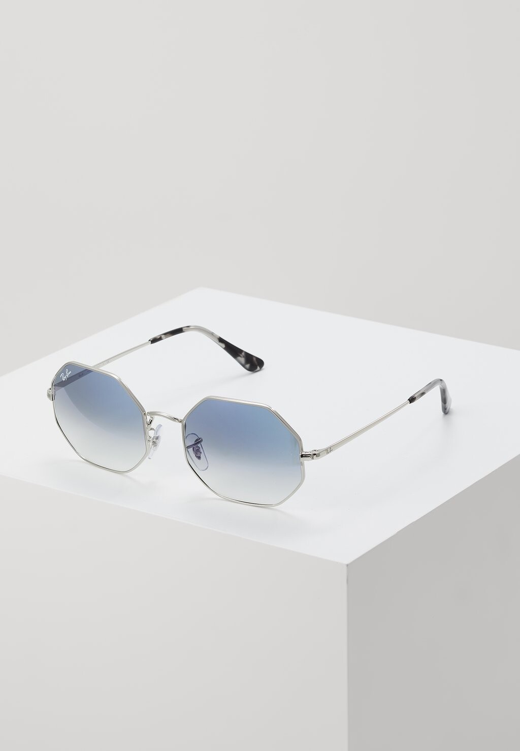 

Солнцезащитные очки Ray-Ban