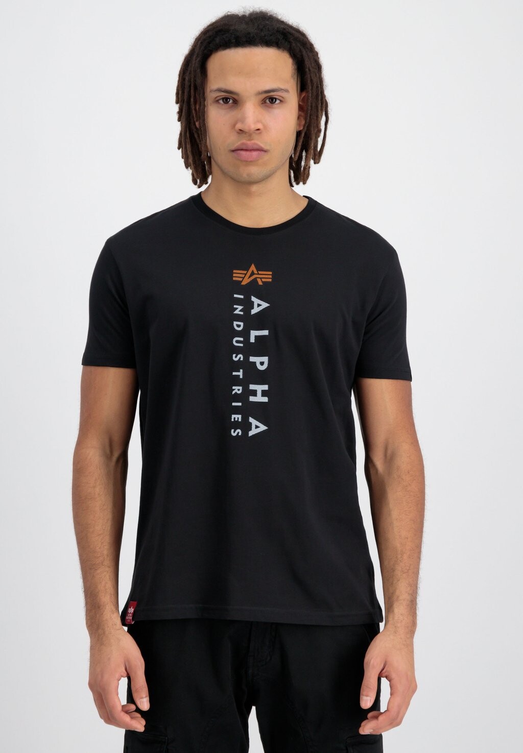

Футболка с принтом Alpha Industries, черный