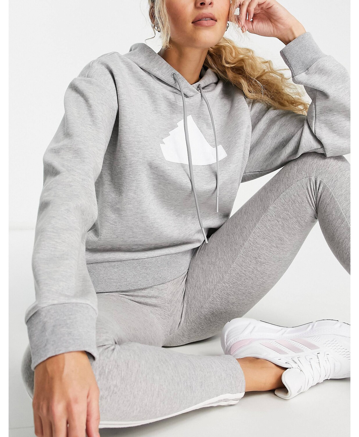 

Средне-серая худи adidas Sportswear future icons BOS adidas performance