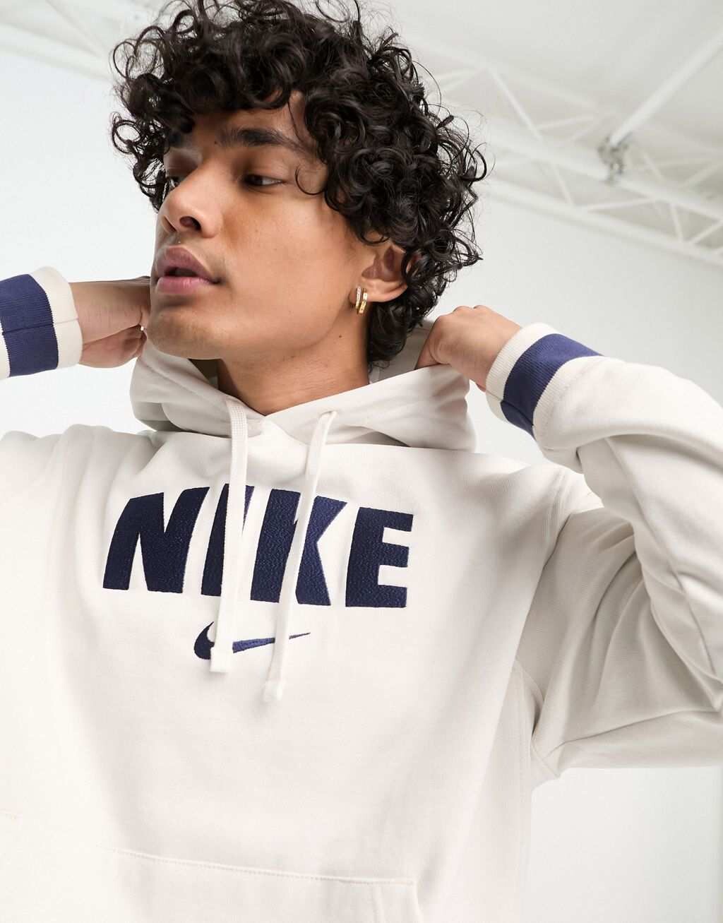 

Белоснежная флисовая худи Nike Retro