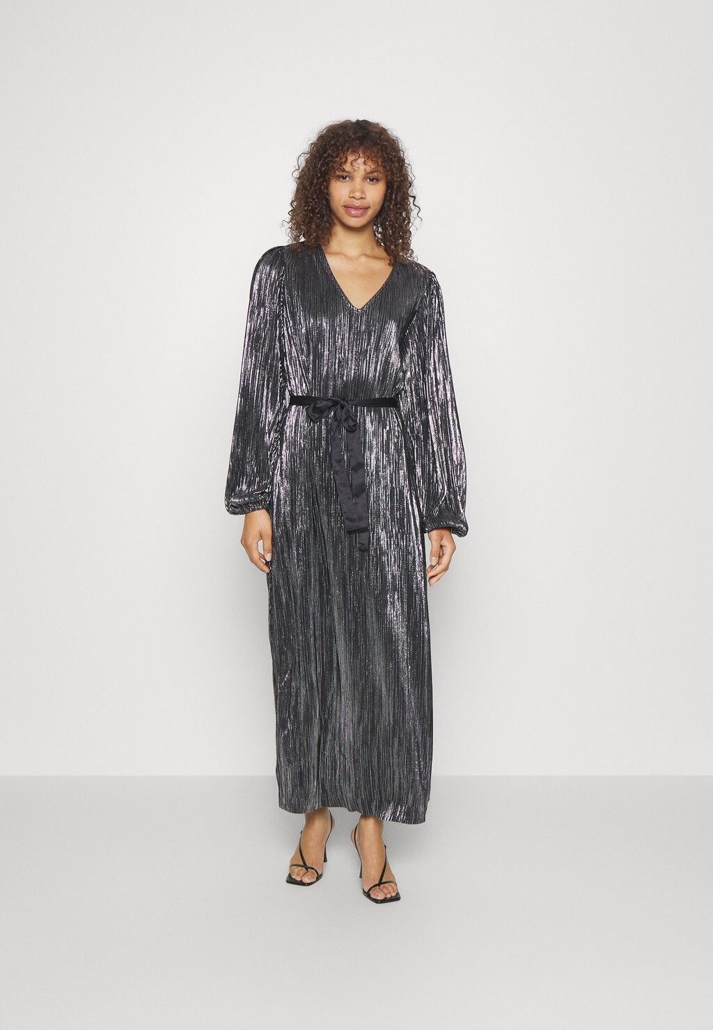 

Коктейльное платье VMELLA Vero Moda Tall, черный