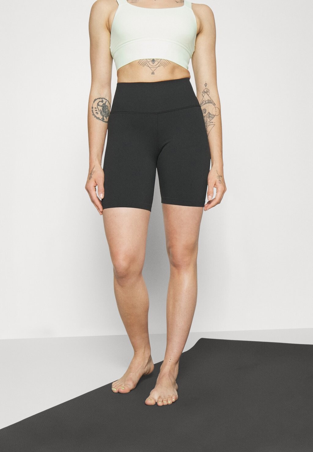 

Тайтсы Athleta, черный