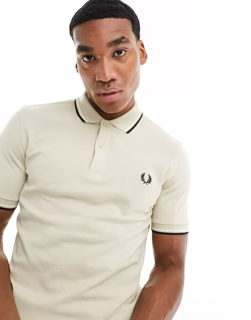 

Кремовая футболка-поло с двумя кончиками Fred Perry