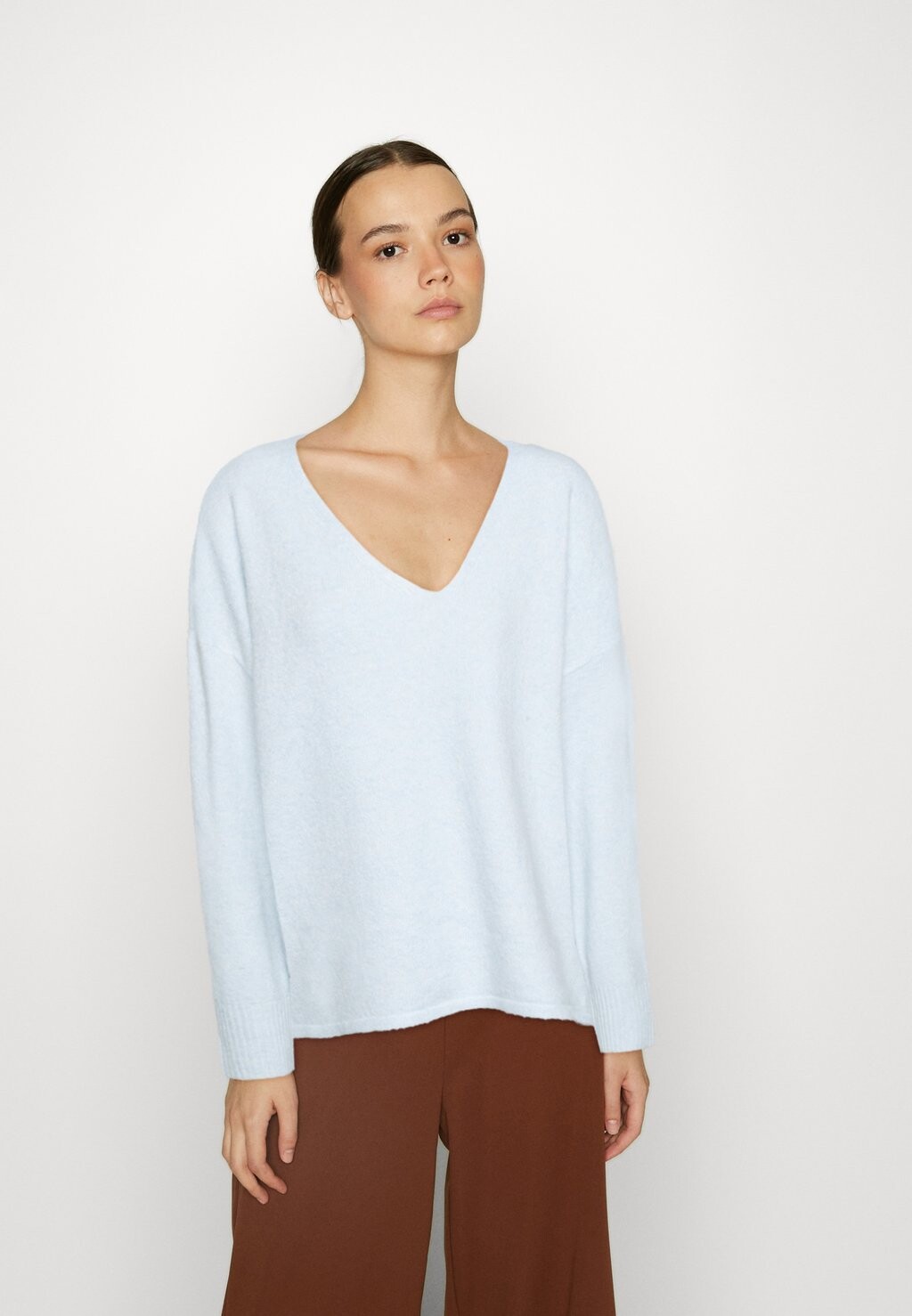 

Свитер Vero Moda Vmdoffy Ls V-Neck Stripe Ga Boo, skyway меланж, Серый