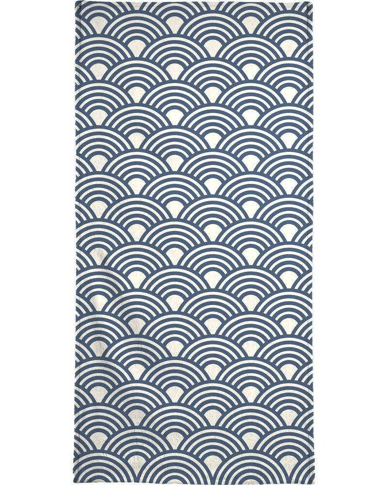 

Полотенце для ванной Juniqe Eastern Waves Dark, цвет Blau & Weiß