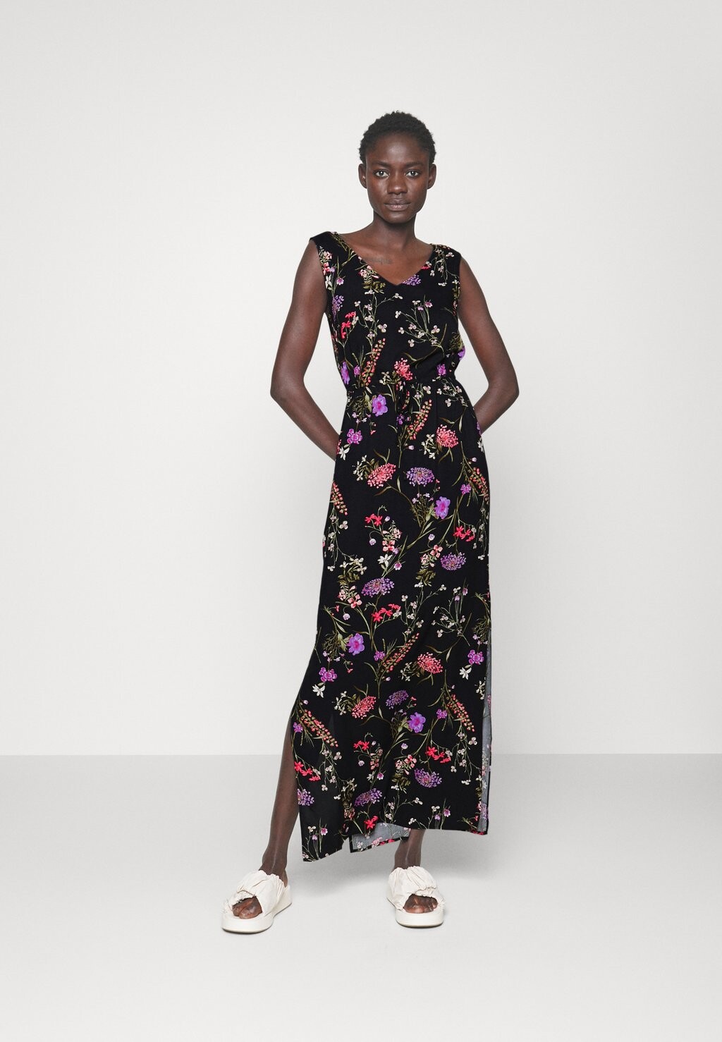 

Длинное платье Vero Moda