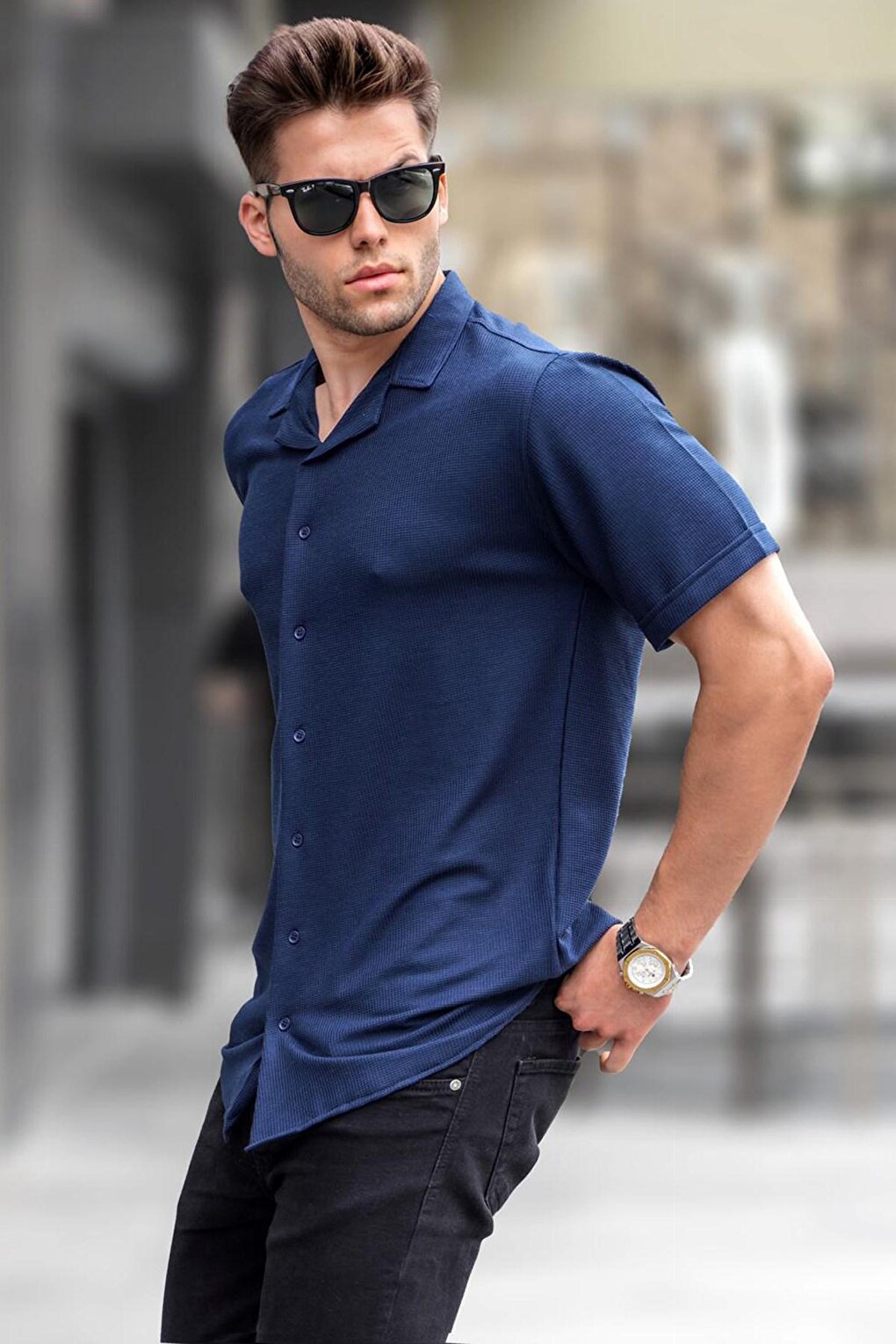 цена Мужская темно-синяя рубашка с коротким рукавом 5500 MADMEXT