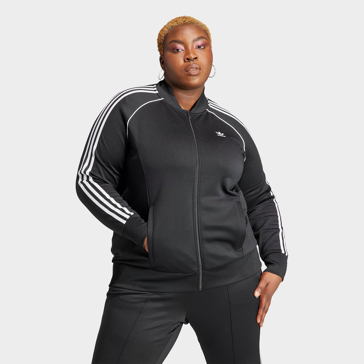 

Женская спортивная футболка adidas adicolor Classics Superstar (большие размеры), черный