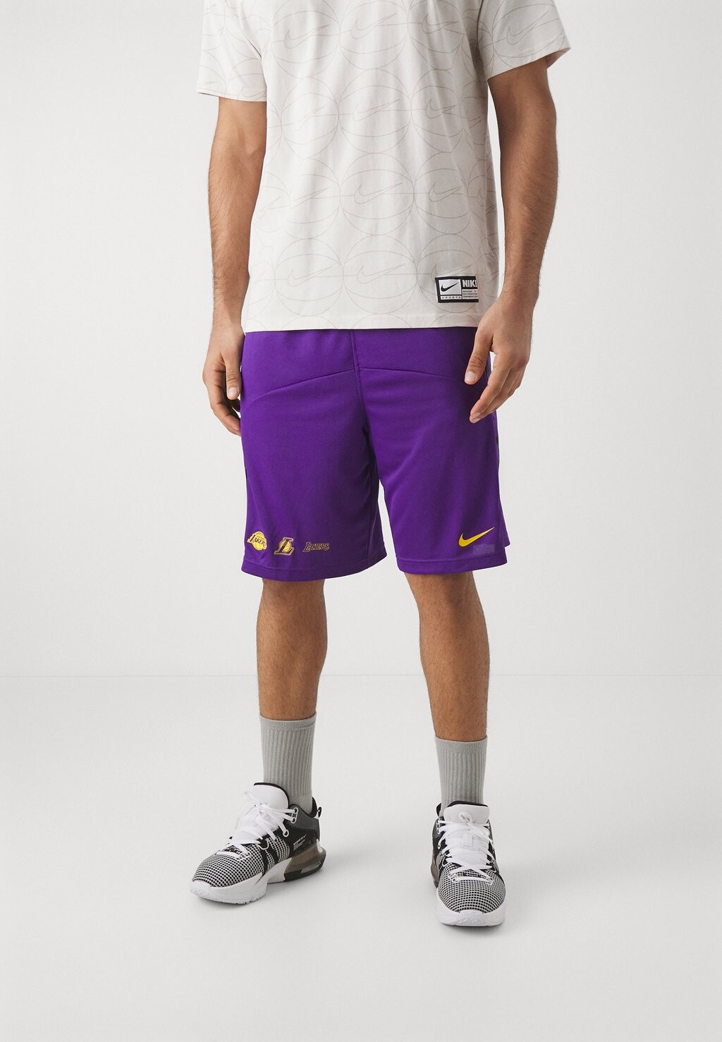 цена Спортивные шорты Nba Los Angeles Lakers Nike, цвет field purple