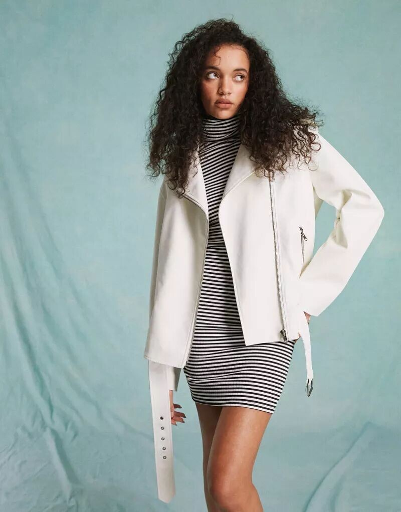 

Белая объемная байкерская куртка из искусственной кожи Miss Selfridge, Серый