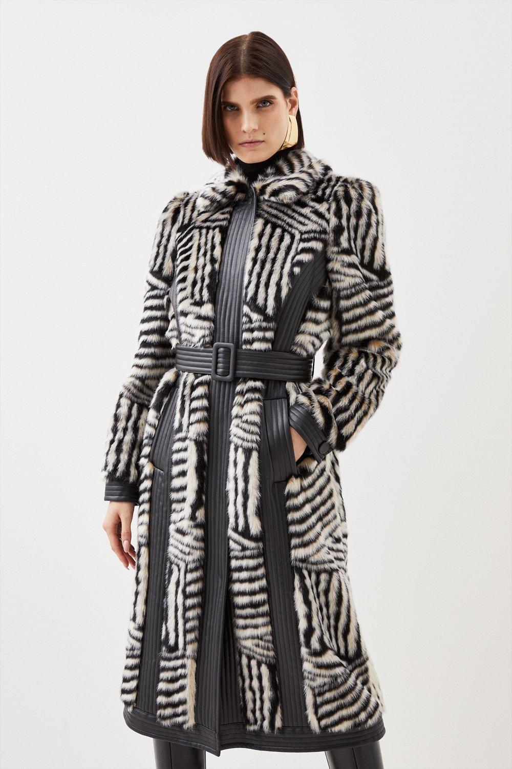 Пальто с поясом и полосками из искусственного меха Karen Millen, мультиколор цена и фото