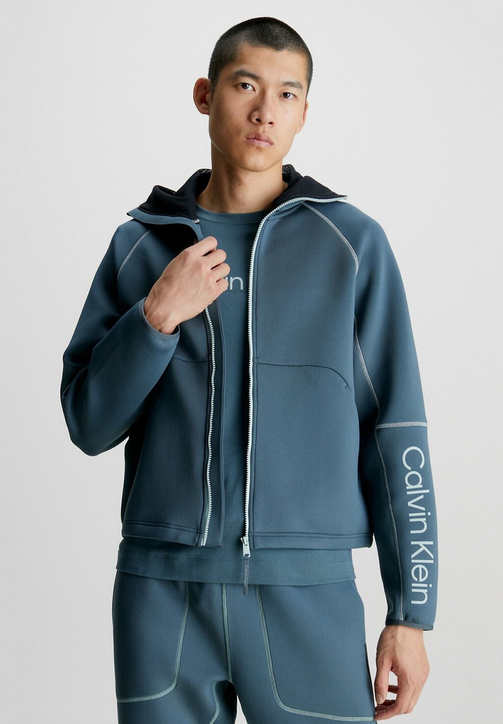 

Толстовка на молнии Calvin Klein Performance, синий