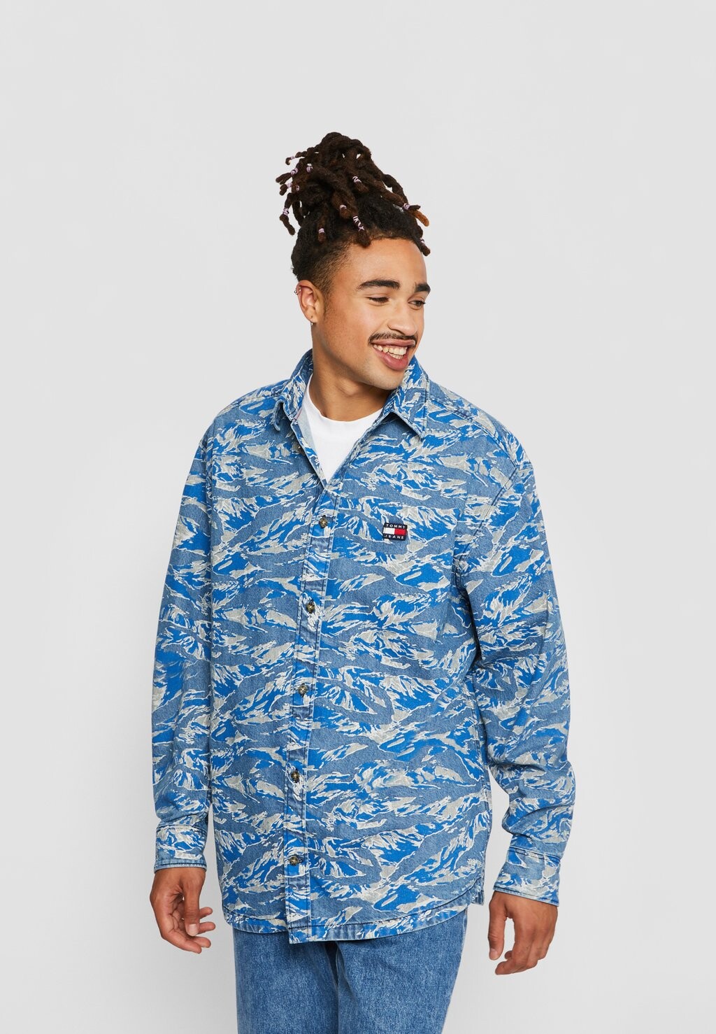 

Рубашка TIGER CAMO Tommy Jeans, синий