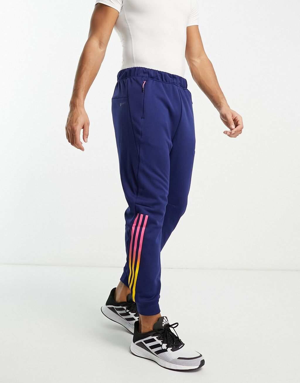 

Темно-синие джоггеры с 3 полосками и градиентом adidas Training Train Icons