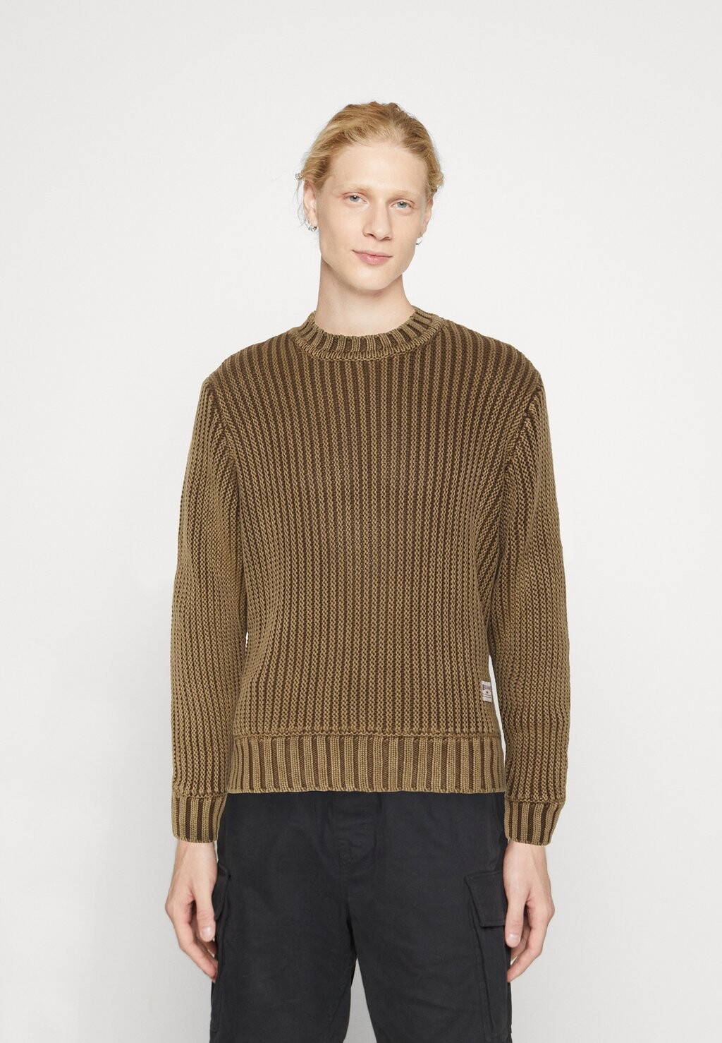 

Свитер BDG Urban Outfitters, шоколадный