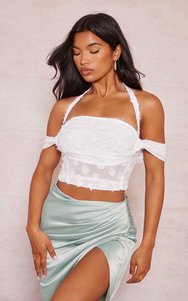 

PrettyLittleThing Белый длинный топ из фактурного шифона с бретелькой на шее
