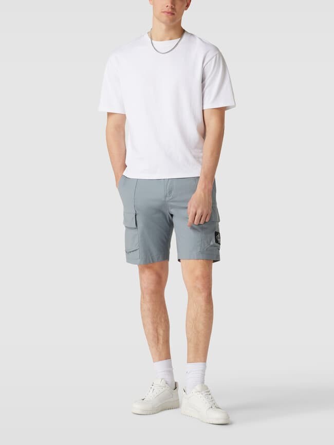 

Шорты-карго с пришитыми лейблами Calvin Klein Jeans, серый