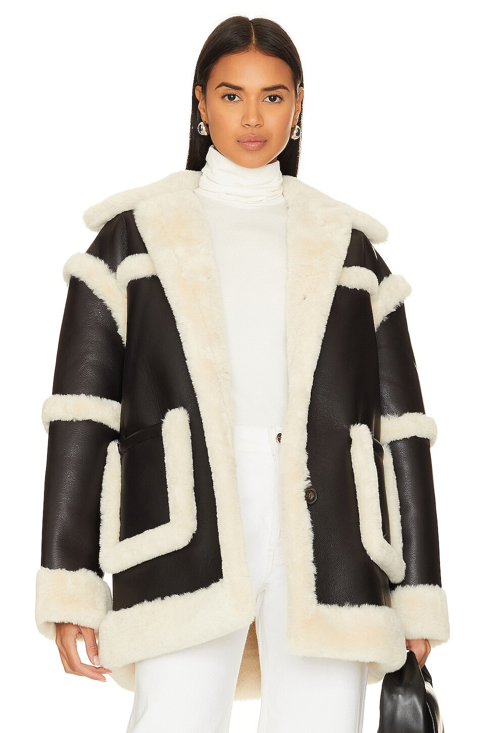 

Пальто L'Academie x Marianna Margot Sherpa, цвет Black & Ivory