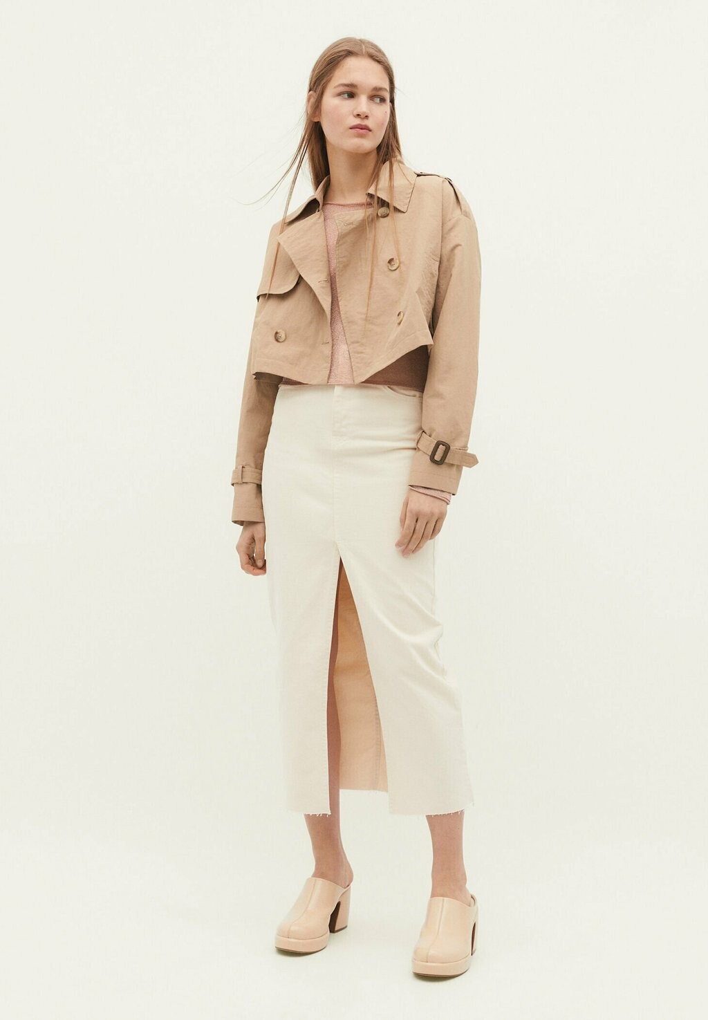 

Легкая куртка Stradivarius