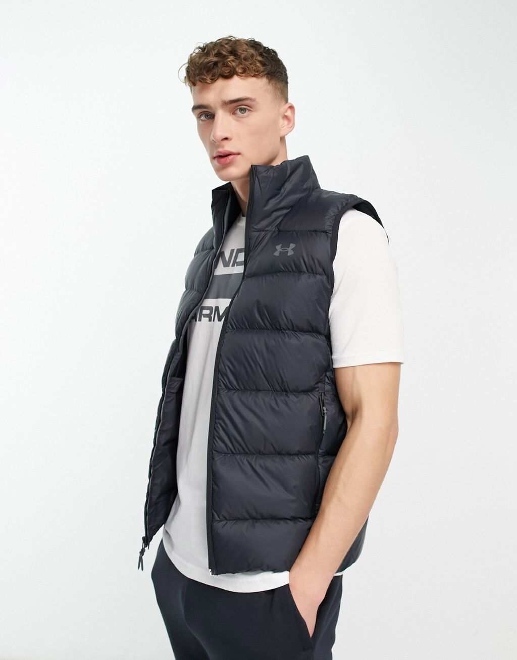 

Черный пуховик Under Armour Down 2.0