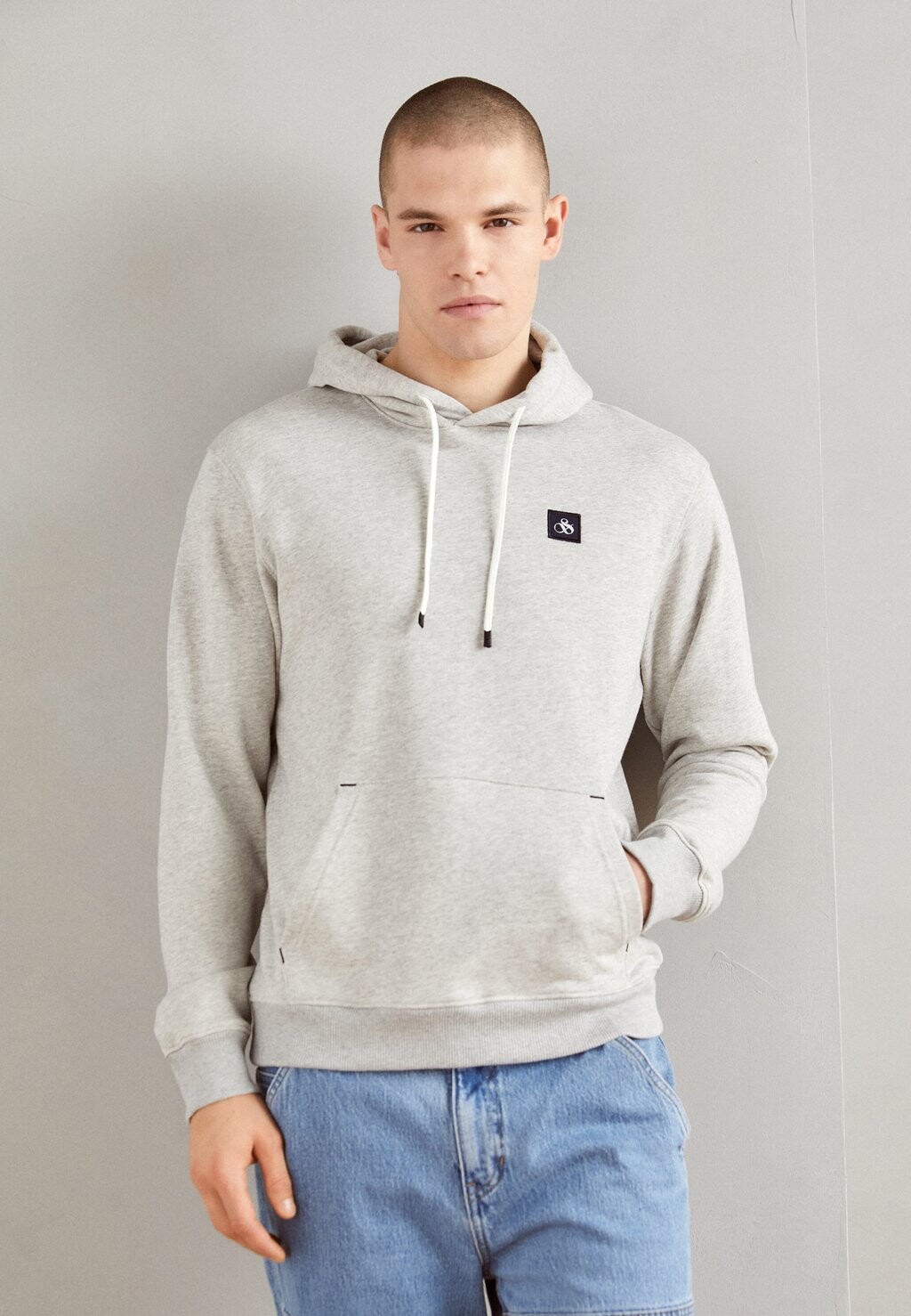 

Толстовка Scotch & Soda REGULAR FIT ESSENTIAL BADGE HOODIE, цвет grey melange