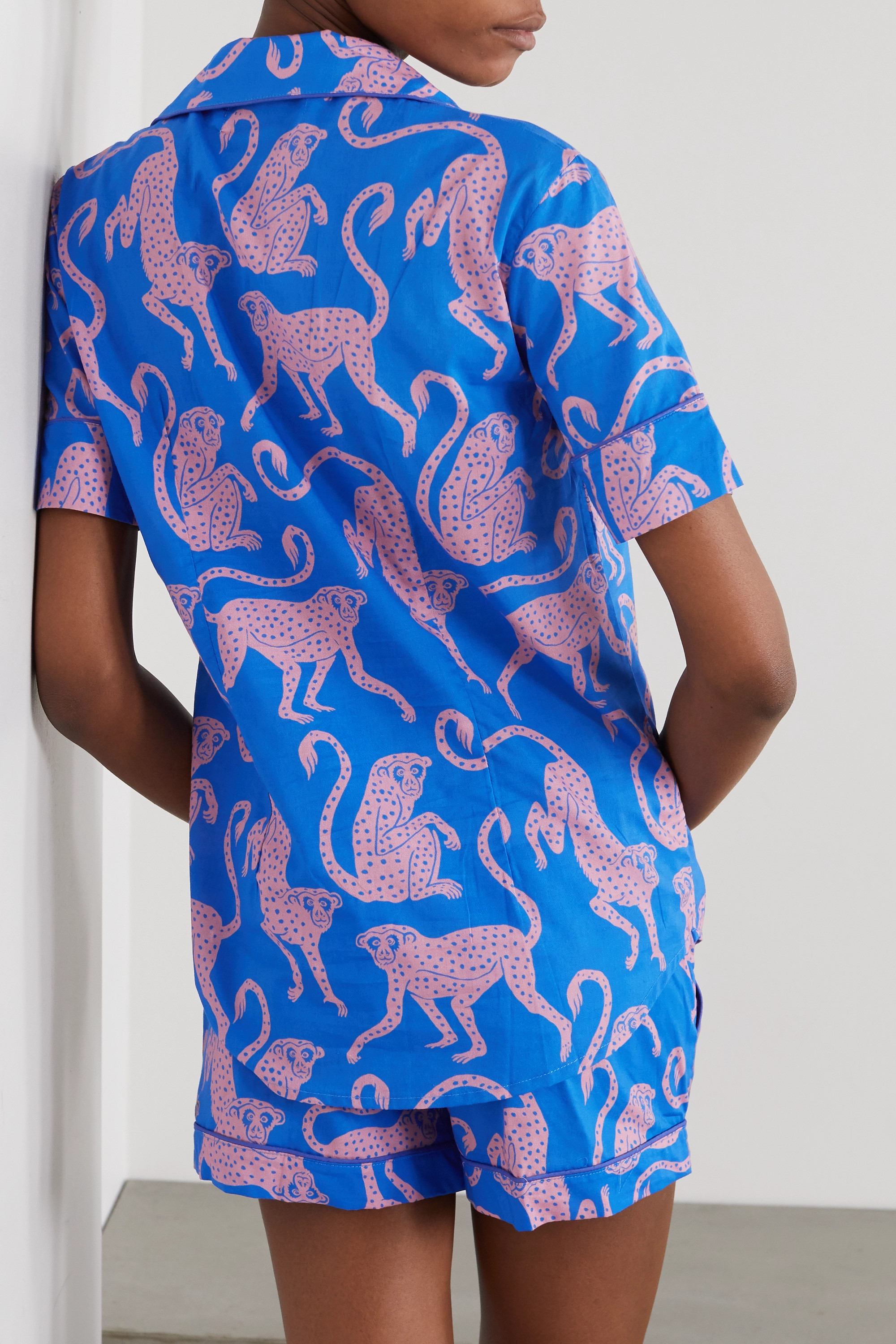 DESMOND & DEMPSEY + NET SUSTAIN Пижамный комплект из органического хлопка с принтом Chango, синий