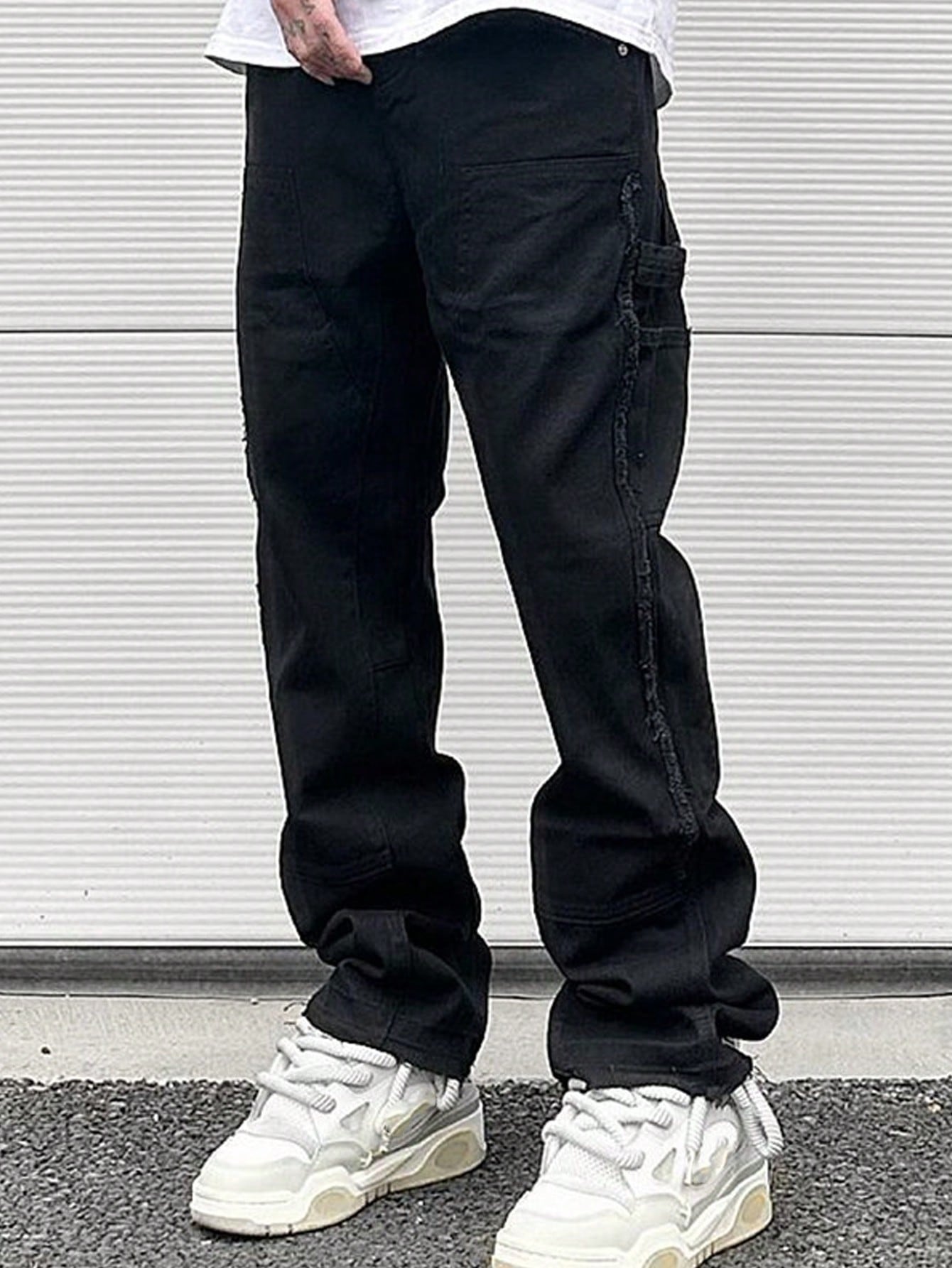 Мужские джинсы Manfinity EMRG из денима с потертым краем и карманной вставкой, черный цена и фото