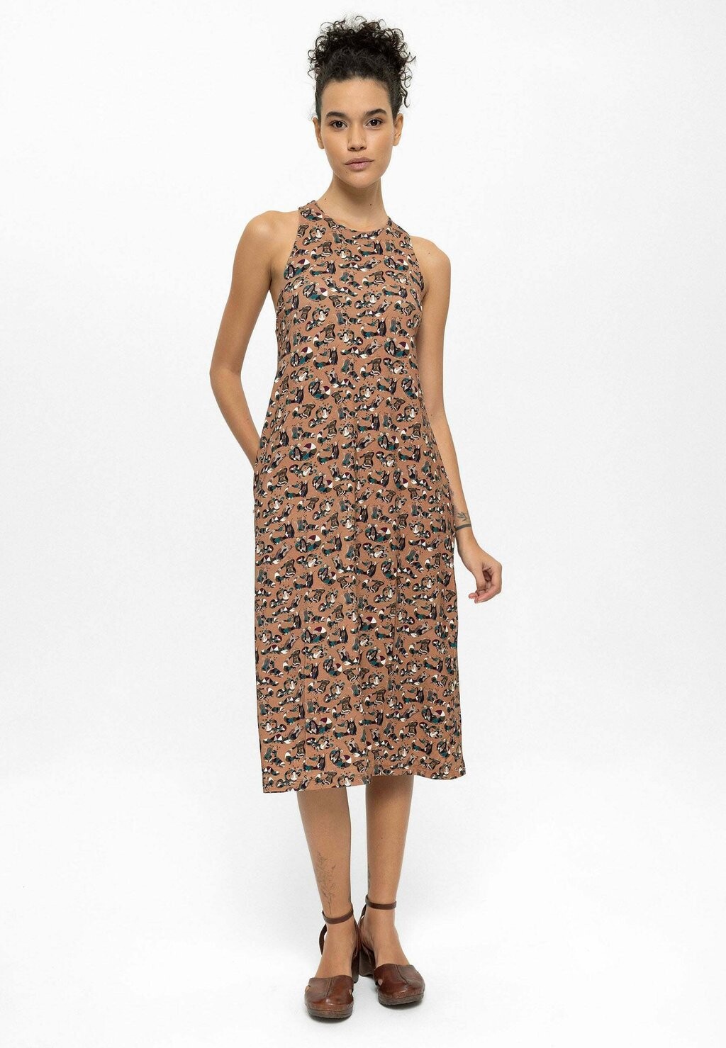 

Летнее платье WITH CROSS BACK DETAIL anou anou, фуксия