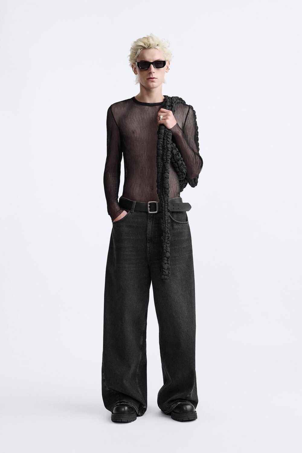 

Полупрозрачная трикотажная футболка ZARA, черный
