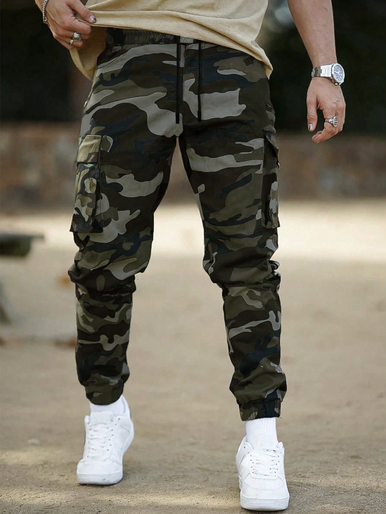 Мужские спортивные штаны-карго с карманами и камуфляжным принтом Manfinity LEGND, многоцветный